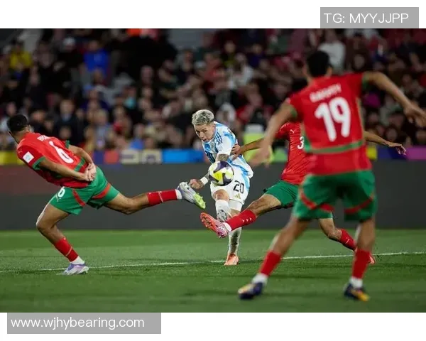 火箭后场防守铁闸退赛，乌帅临时变阵，前锋12+7首发休城已取得11连胜